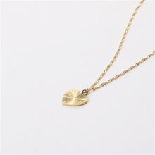 Cargar imagen en el visor de la galería, Marcel Heart Pendant Necklace
