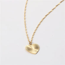 Cargar imagen en el visor de la galería, Marcel Heart Pendant Necklace
