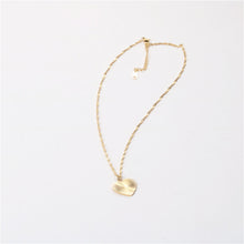 Cargar imagen en el visor de la galería, Marcel Heart Pendant Necklace
